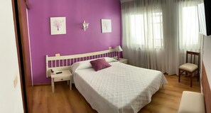Desk, blackout drapes, cribs/infant beds, free WiFi - Hotel España (Lugo)
