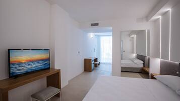 Standard-Doppelzimmer | Minibar, Zimmersafe, individuell eingerichtet, Schreibtisch