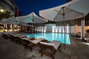Seasonal outdoor pool, pool umbrellas, sun loungers - Seven Suite (Gallipoli)
