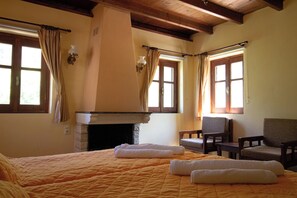Desk, free WiFi, bed sheets - Piges Hotel at Acheron Springs (Parga)