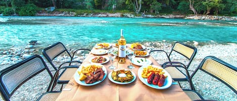 Lunch and dinner served, Greek cuisine