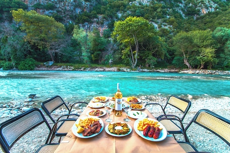 Lunch and dinner served . Piges Hotel at Acheron Springs