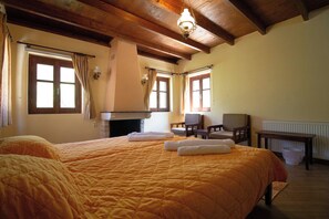 雙床房, 2 張單人床, 壁爐, 河景 | 書桌、免費無線上網、床單