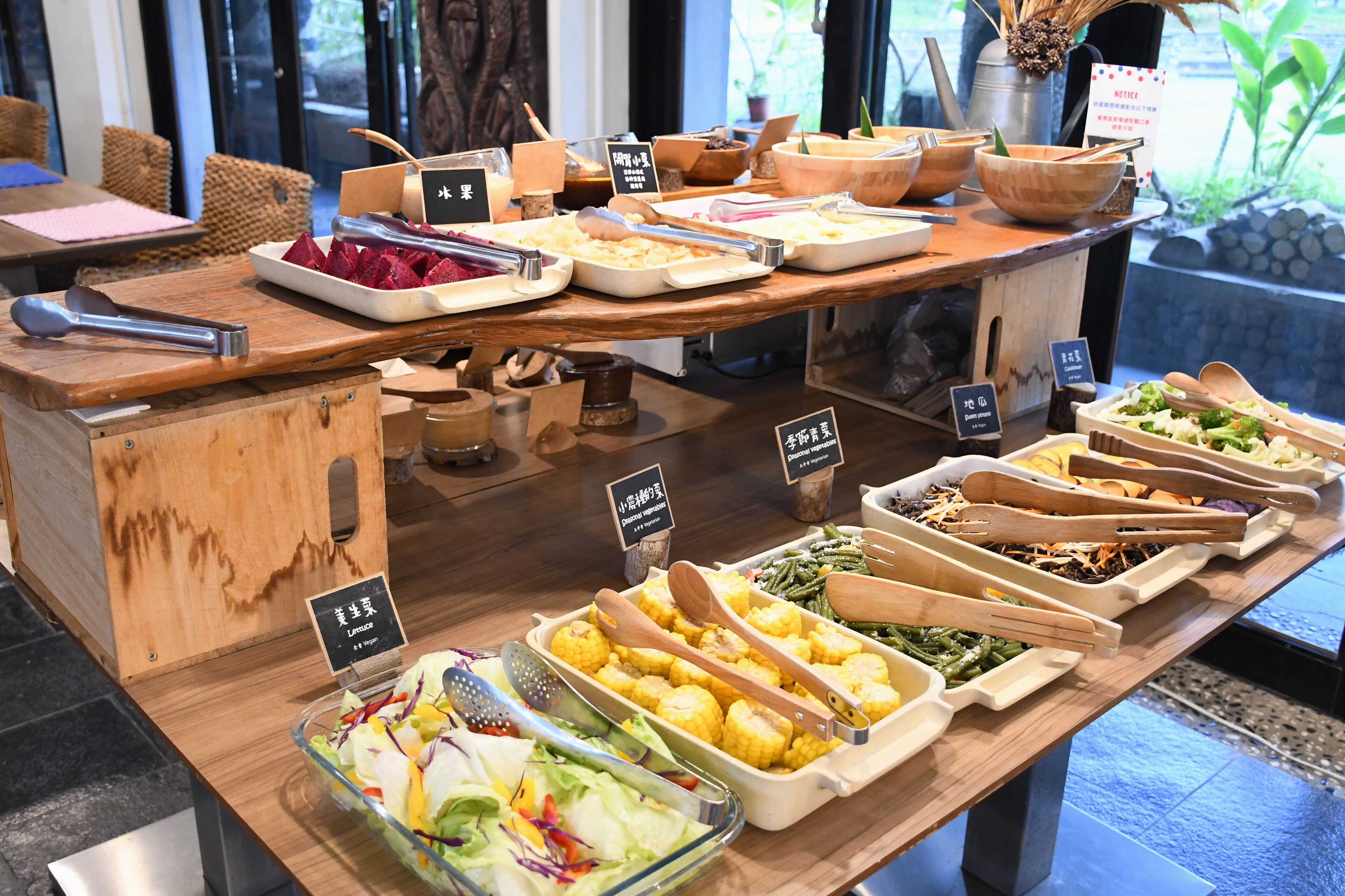 lunch and dinner served, local cuisine