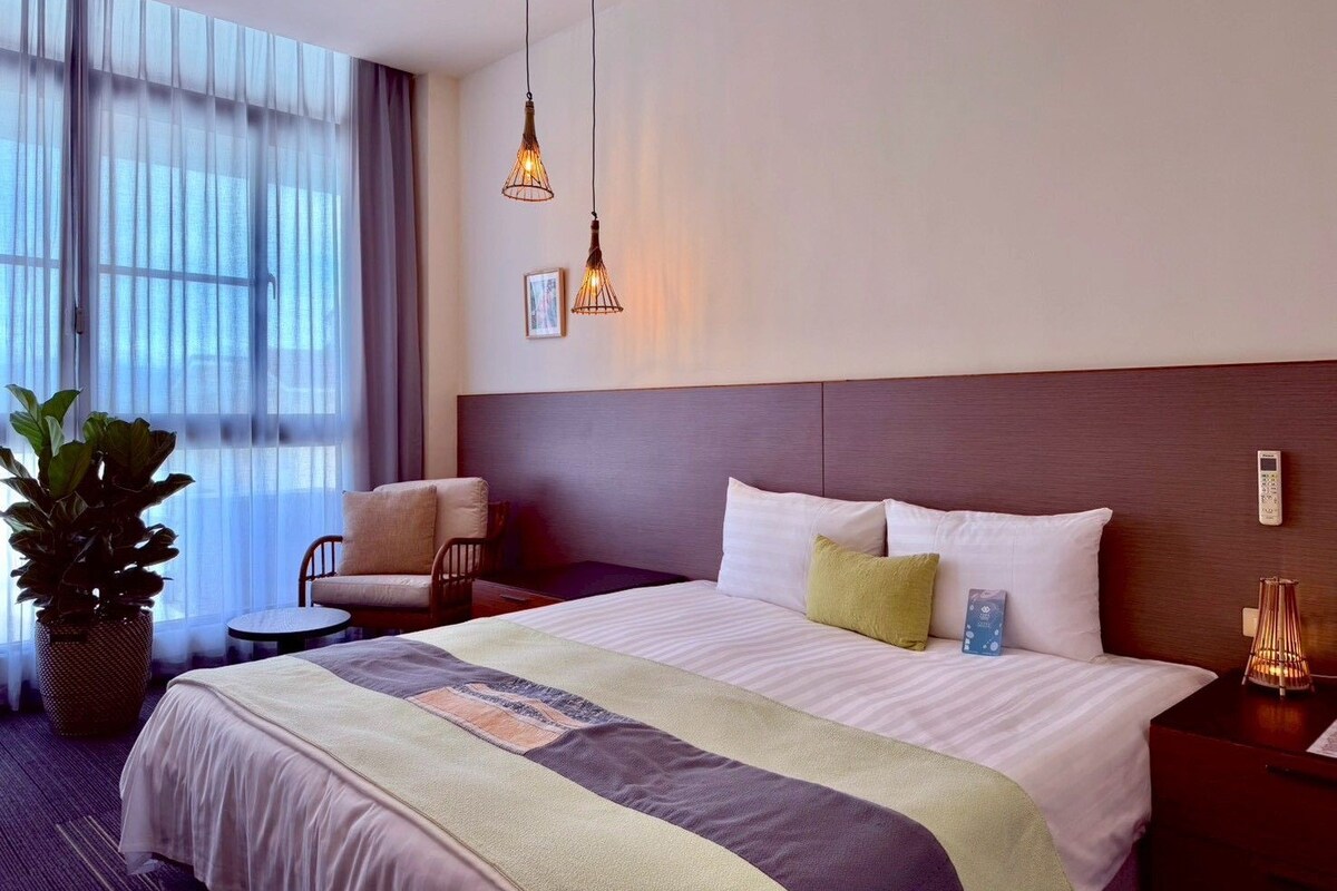Double Room, 1 Queen Bed | Desk, laptop workspace, blackout drapes, WiFi (free)