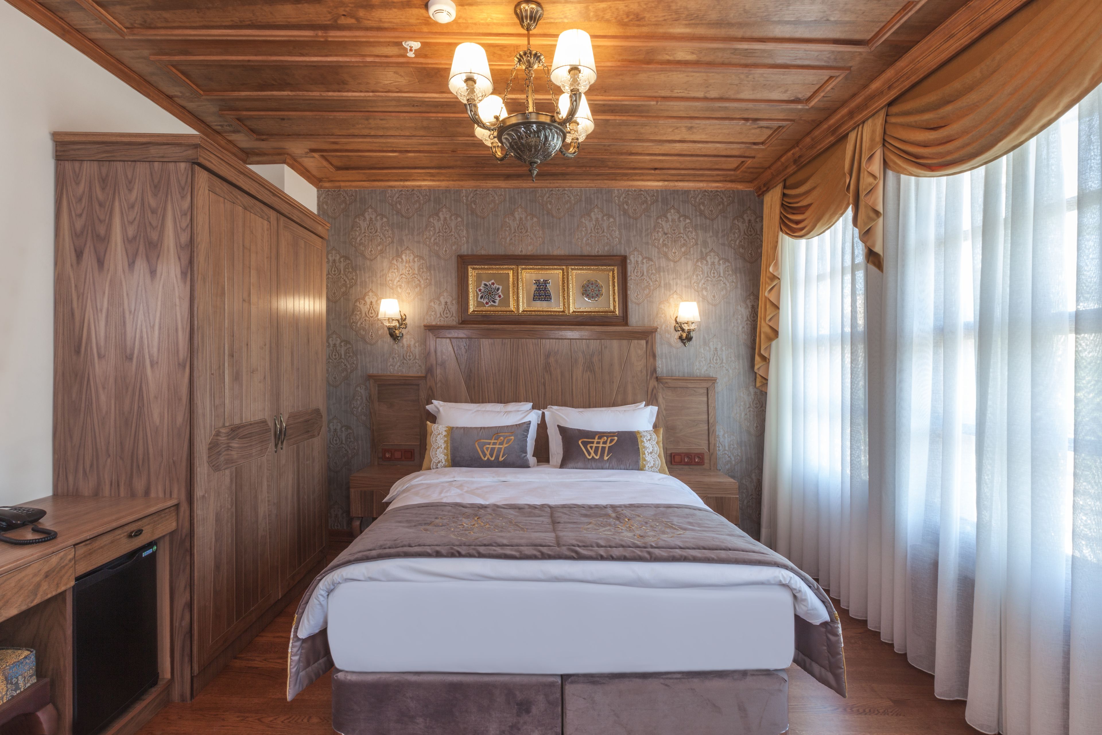 deluxe double room, city view | premium bedding, in-room safe, individually decorated