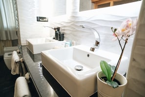 Quadrupla con sauna | Bathroom