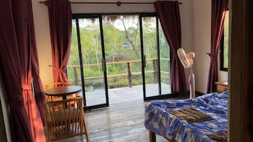 Double Room with Balcony | Desk