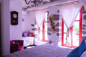 1 bedroom, Egyptian cotton sheets, premium bedding