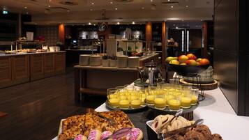 Free daily buffet breakfast