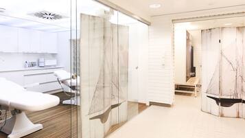 Couples treatment rooms, body treatments, hydrotherapy, aromatherapy