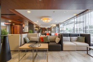 Coin salon dans le hall