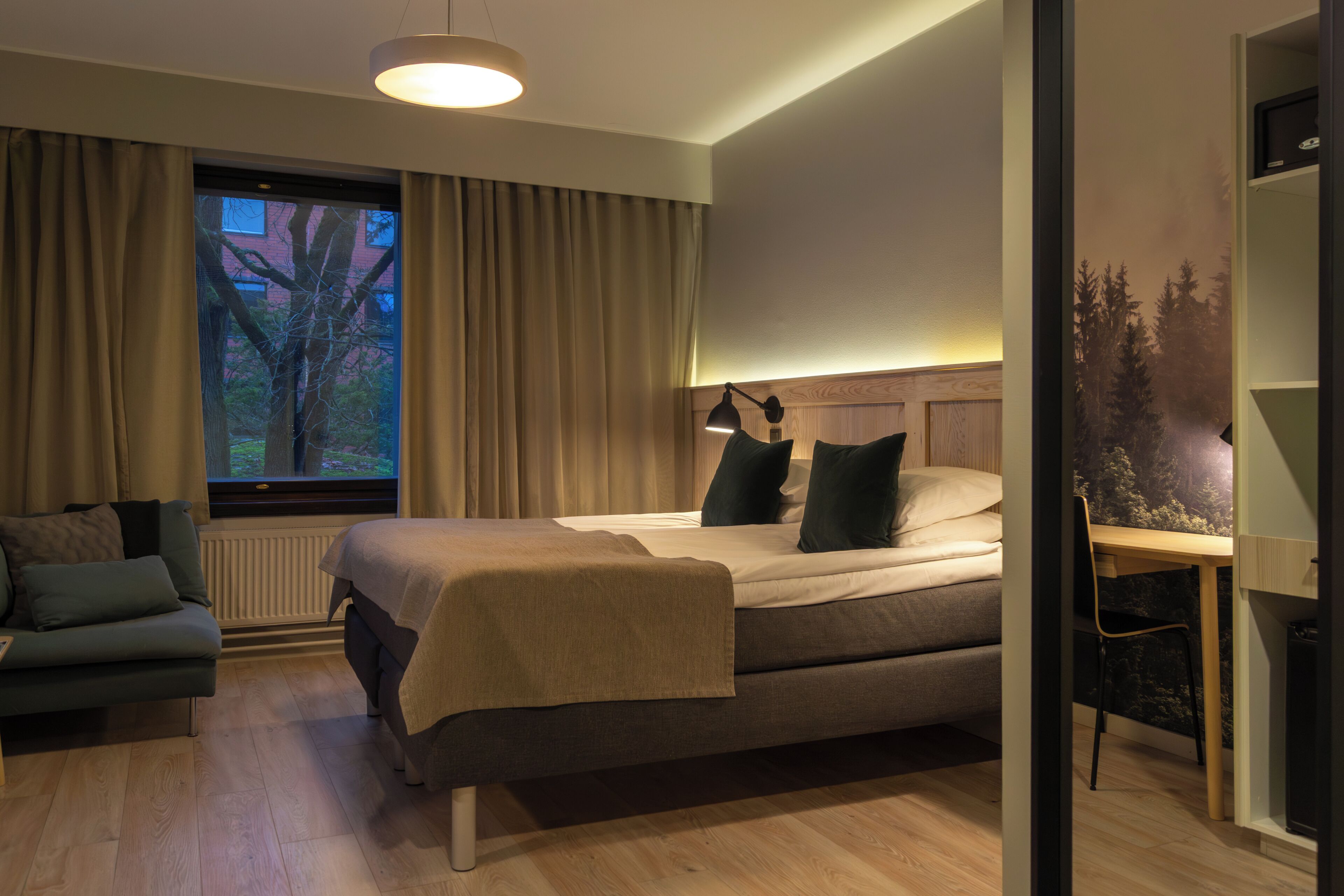 Superior Double Room, 1 Bedroom | Minibar, desk, soundproofing, iron/ironing board
