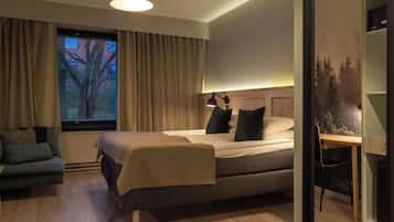 Superior Double Room, 1 Bedroom | Minibar, desk, soundproofing, iron/ironing board