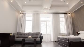 Luxury Room, Balcony | Living room | Flat-screen TV