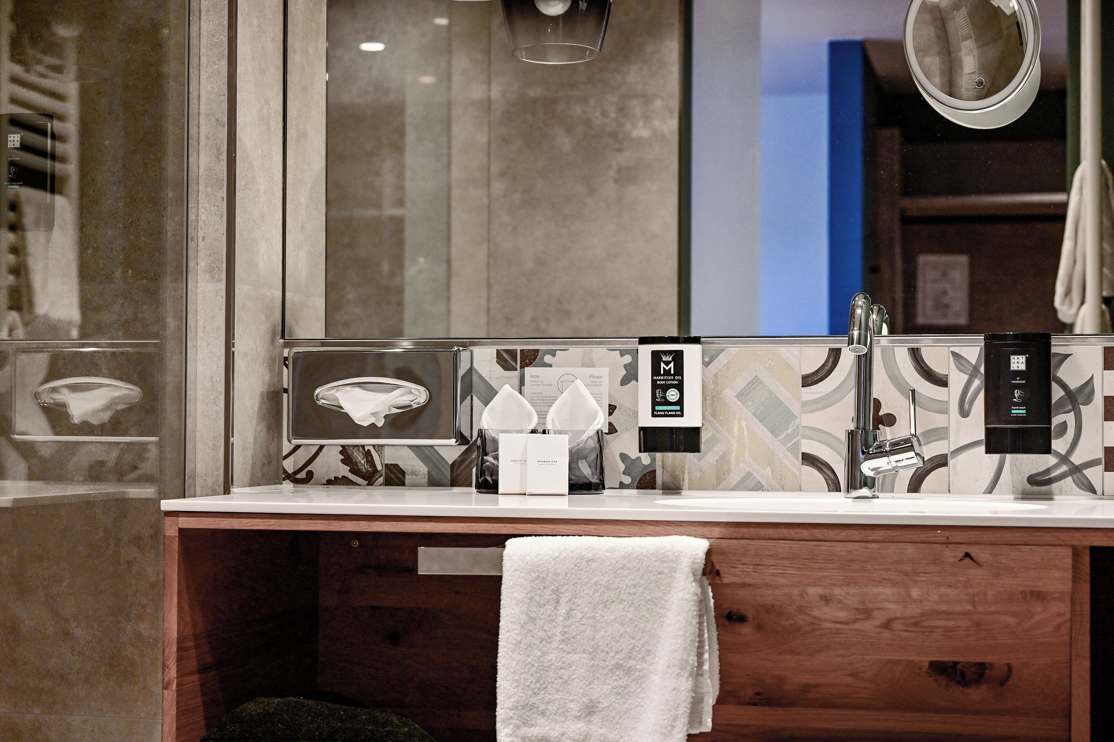 Villa MainTraum Doppelzimmer | Bathroom | Free toiletries, hair dryer, bathrobes, slippers