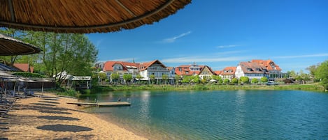 Privat strand og strandbar