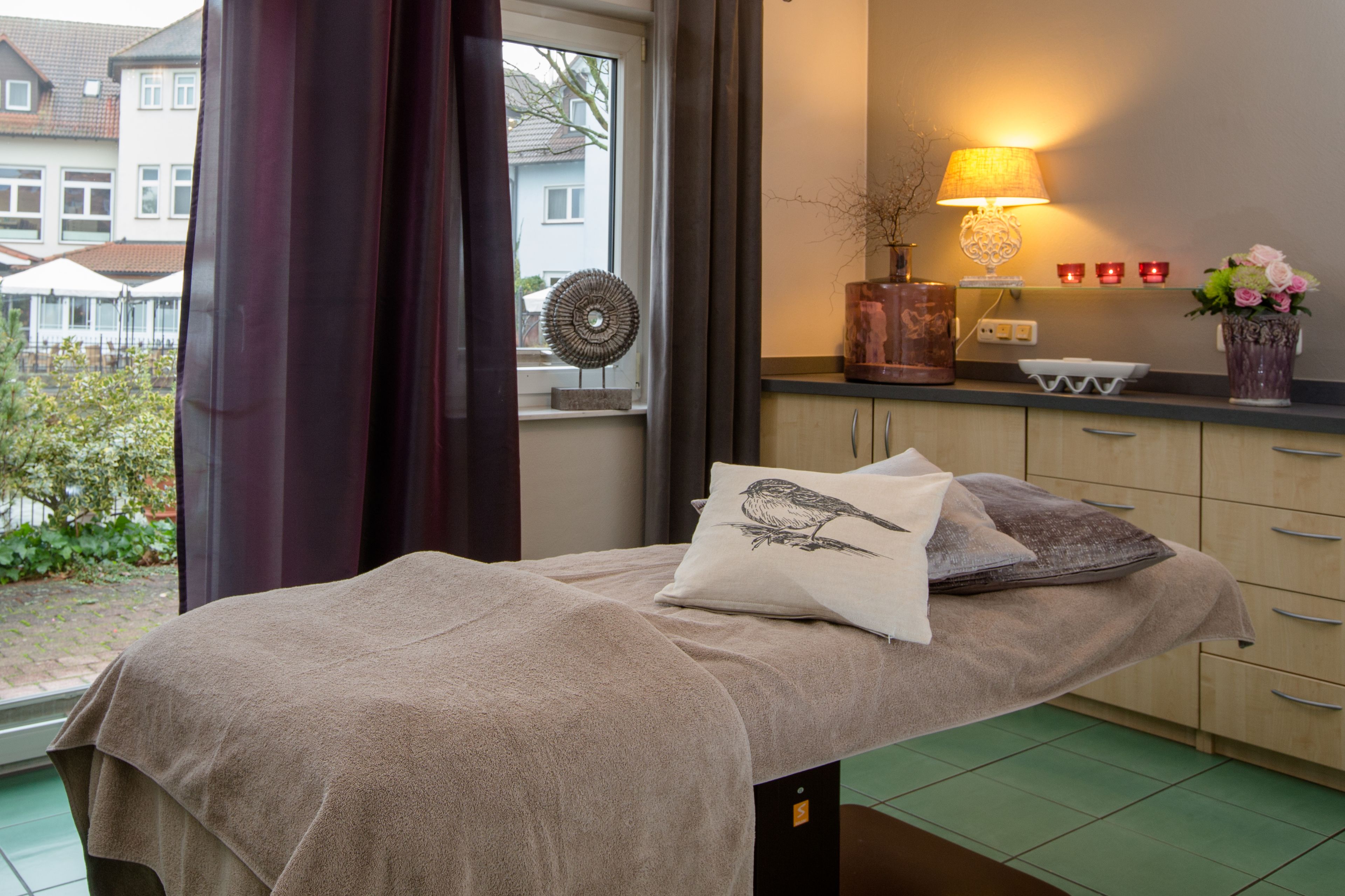 sauna, hot tub, body treatments, body wraps, body scrubs, facials