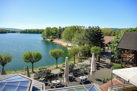 Exterior. Seehotel Niedernberg - Das Dorf am See