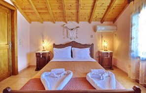 In-room safe, soundproofing, iron/ironing board, free cots/infant beds - Pelagos Villas (Alonissos)