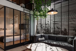 Living Suite (55 sqm) Non Smoking | Premium bedding, minibar, in-room safe, individually decorated