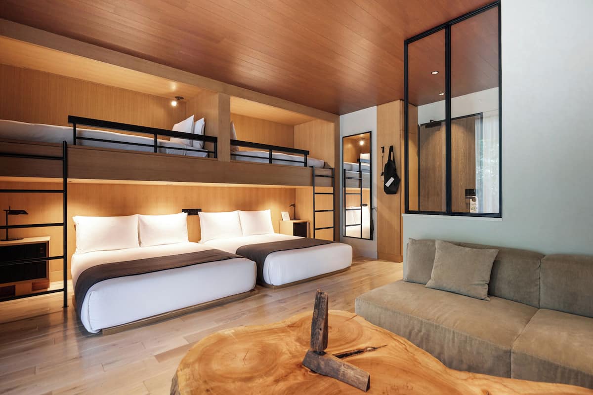 小型客房, 无烟房 (Balcony Junior Suite, 45 sqm) | 高档床上用品、迷你吧、客房内保险箱、遮光窗帘