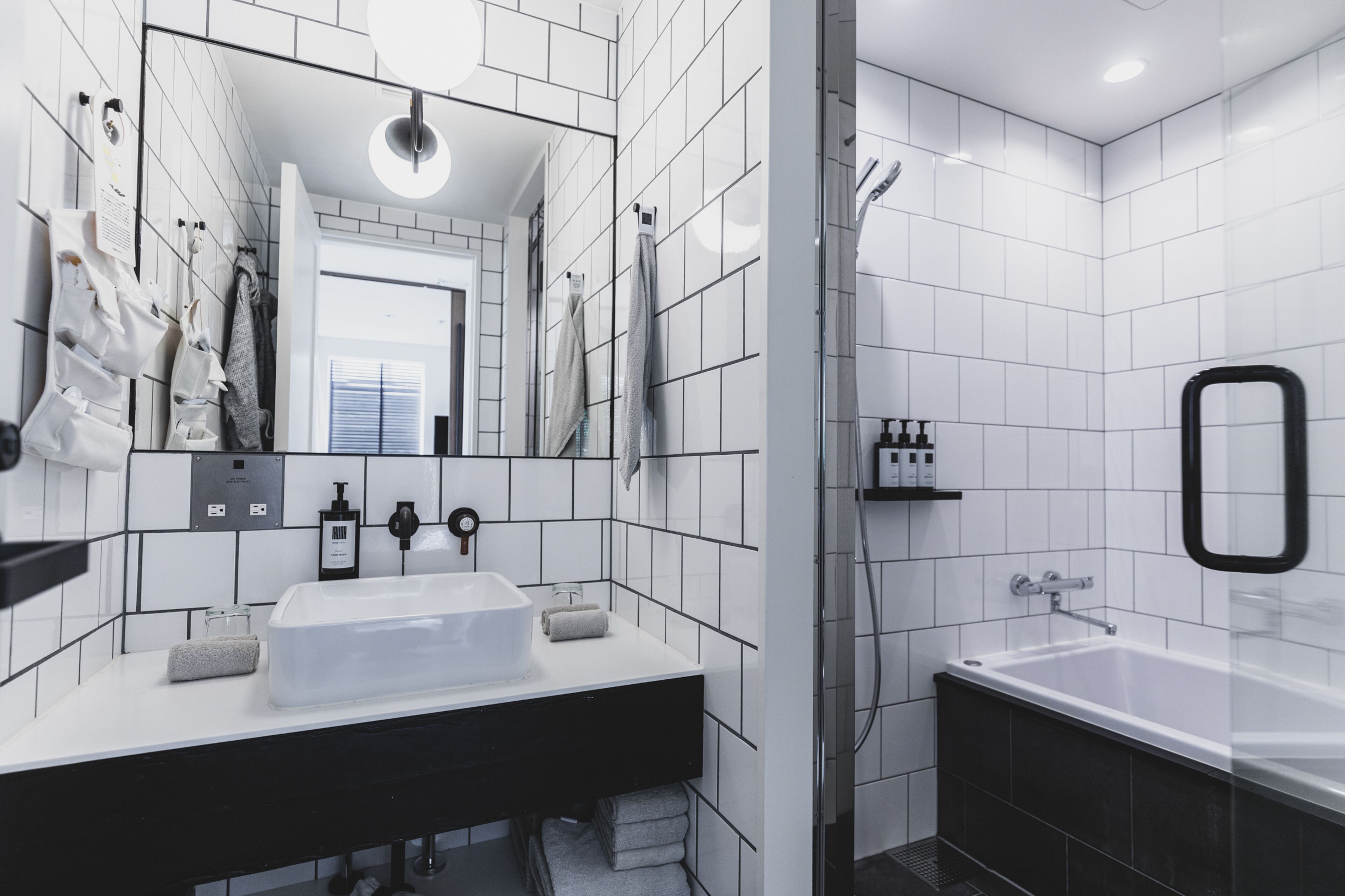 living suite (55 sqm) non smoking | bathroom | free toiletries, hair dryer, bathrobes, slippers