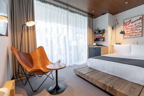 Ropa de cama de alta calidad y minibar 