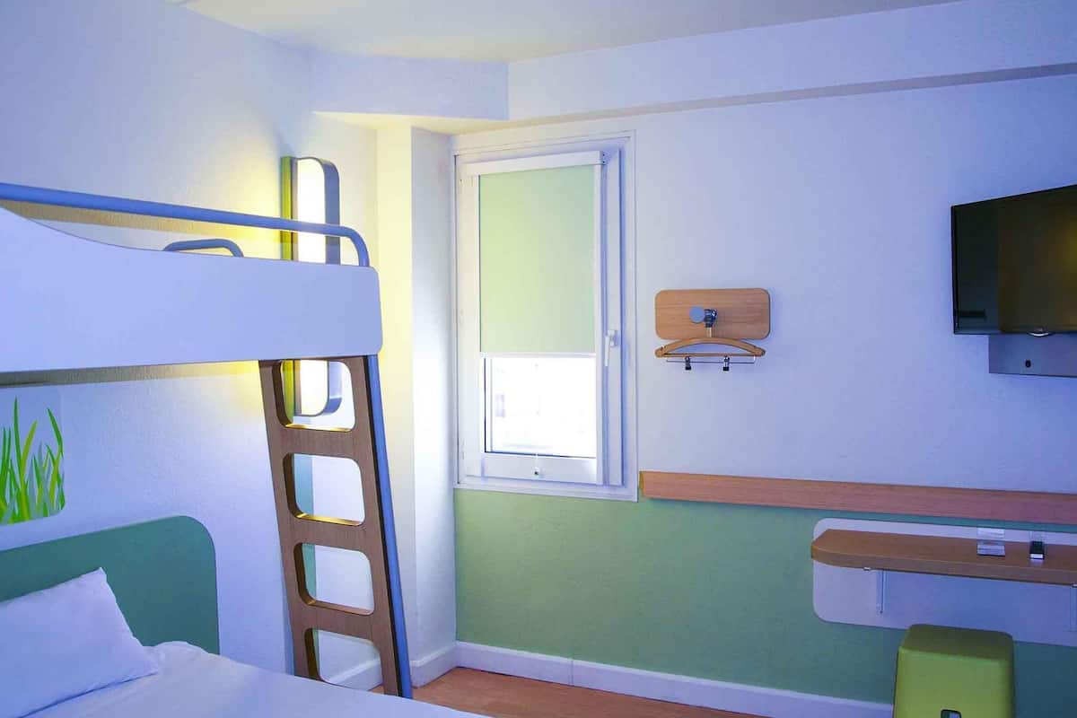 Desk, blackout curtains, soundproofing, free WiFi