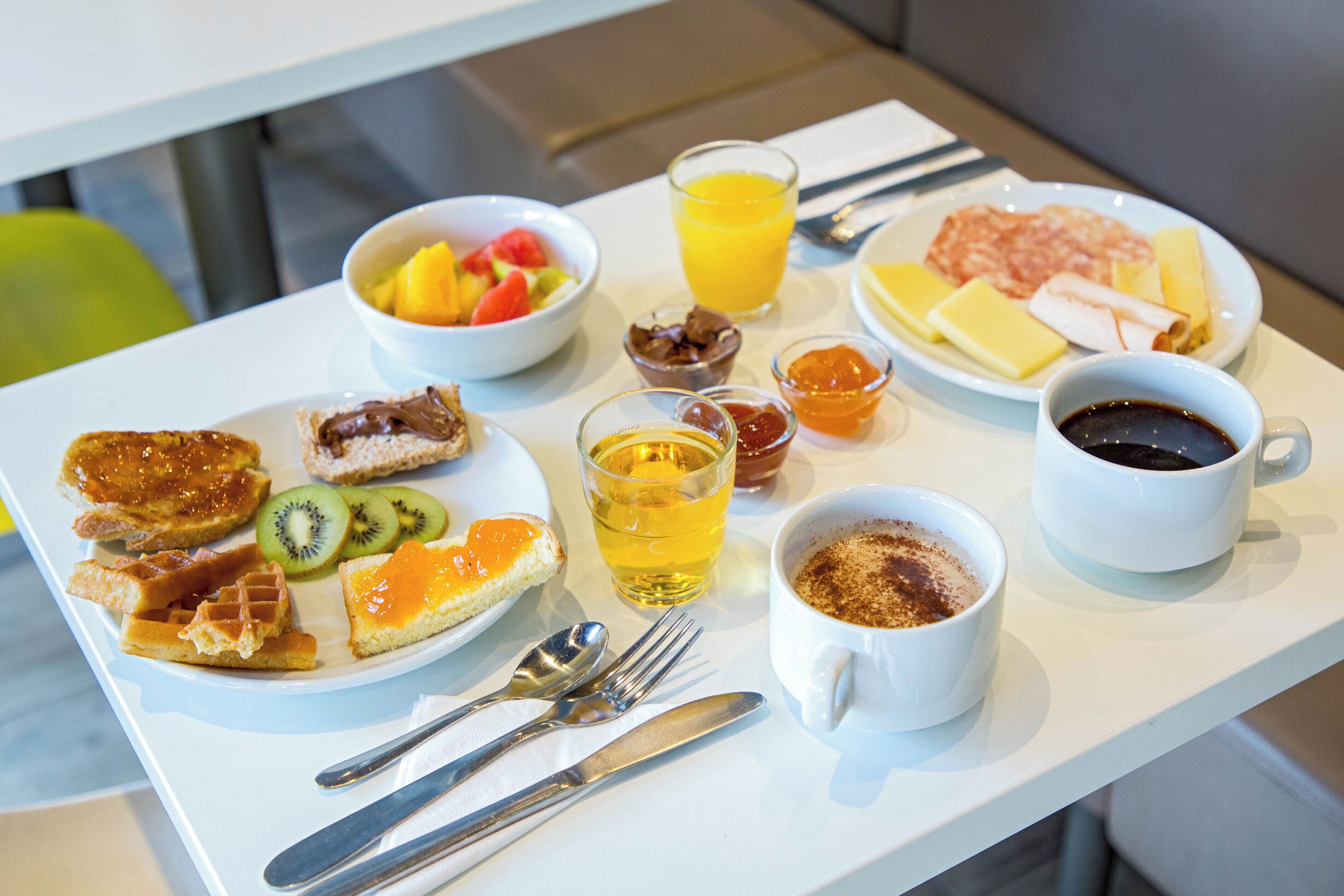Se ofrece un desayuno bufé todos los días (por un coste adicional)