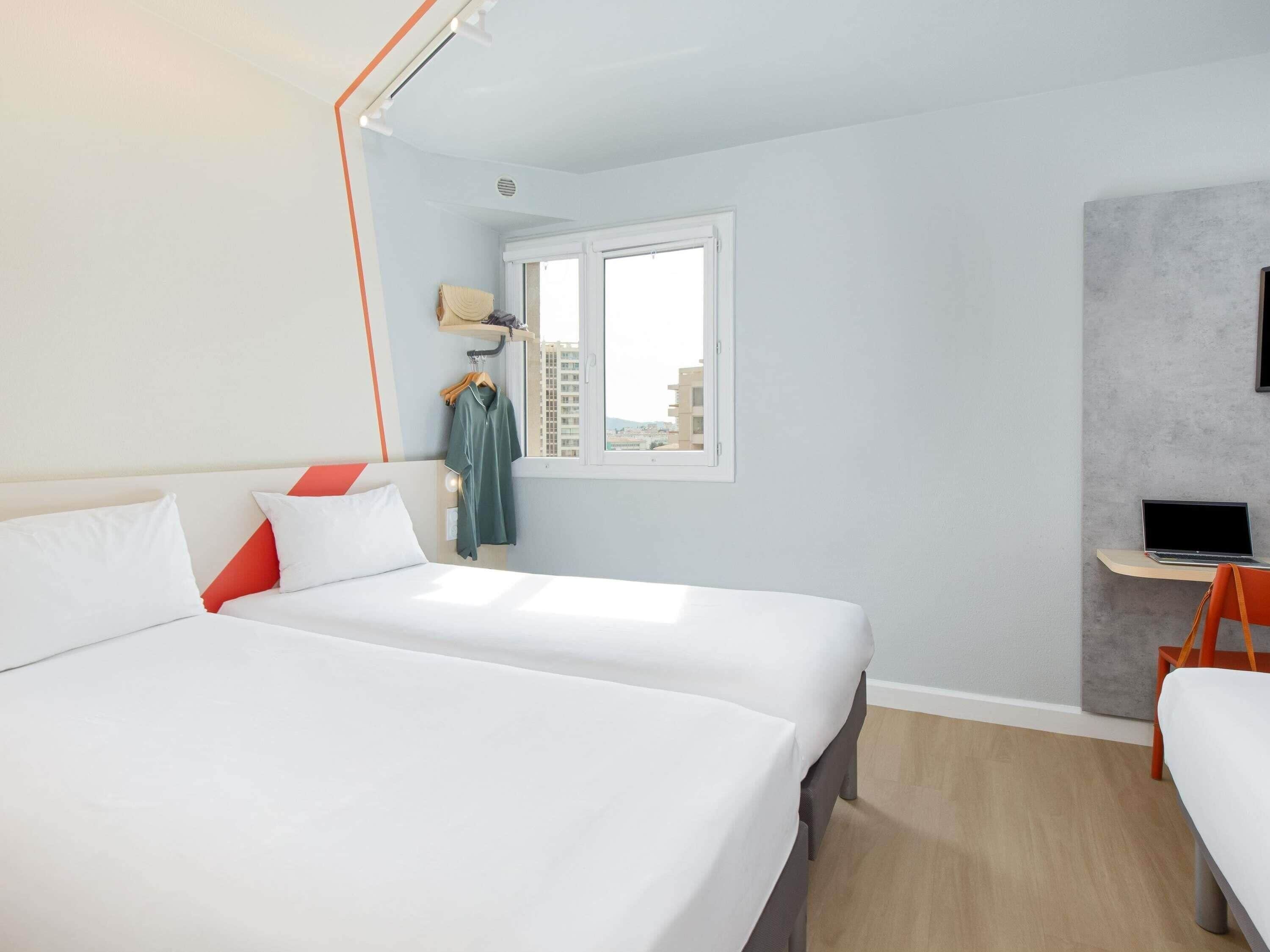 Chambre avec lits jumeaux, 2 lits une place | Bureau, rideaux occultants, chambres insonorisées, Wi-Fi gratuit