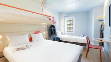 Bureau, rideaux occultants, chambres insonorisées, Wi-Fi gratuit