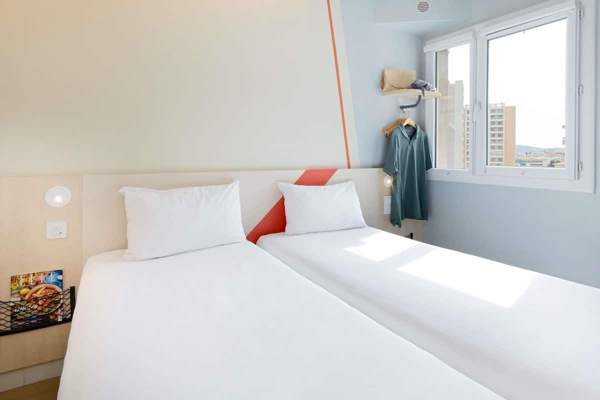 雙床房, 2 張單人床 | 書桌、遮光布/窗簾、隔音、免費無線上網