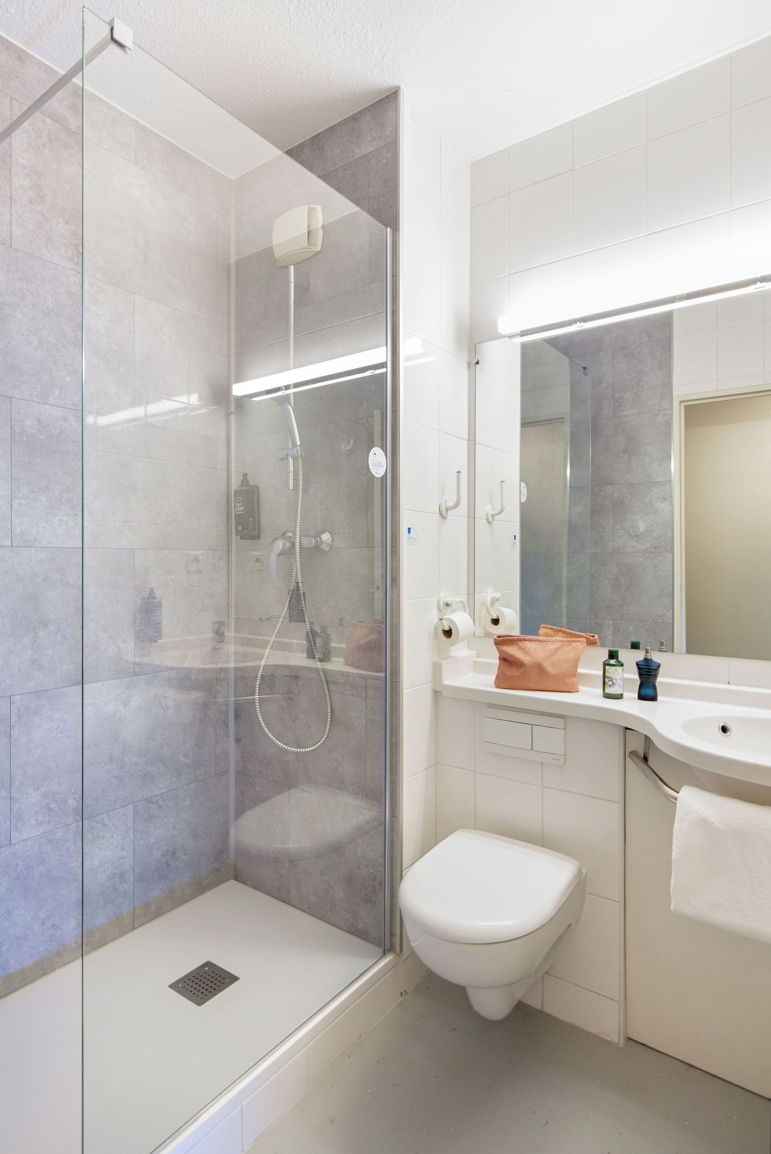 Ducha, artículos de tocador ecológicos, toallas, jabón