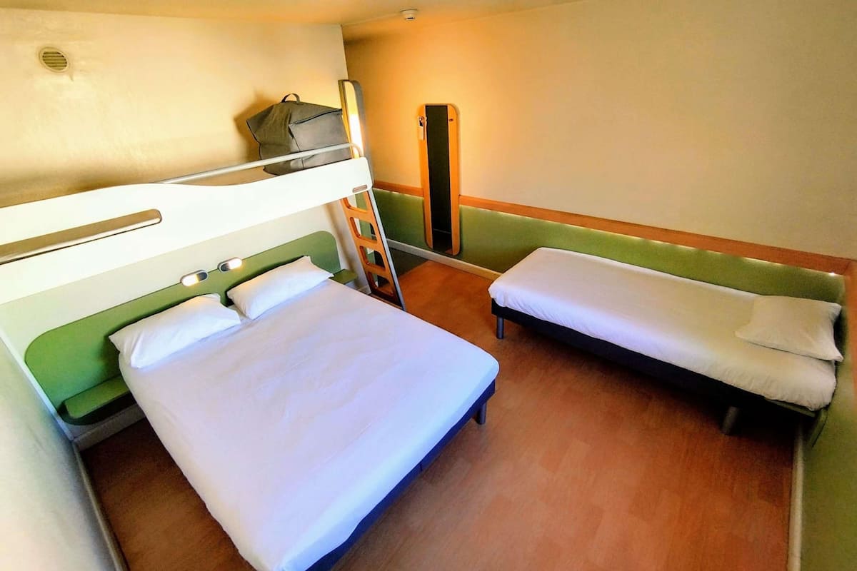 Family Room (double bed, 1loft bed and 1single bed) | Desk, blackout drapes, soundproofing, free WiFi