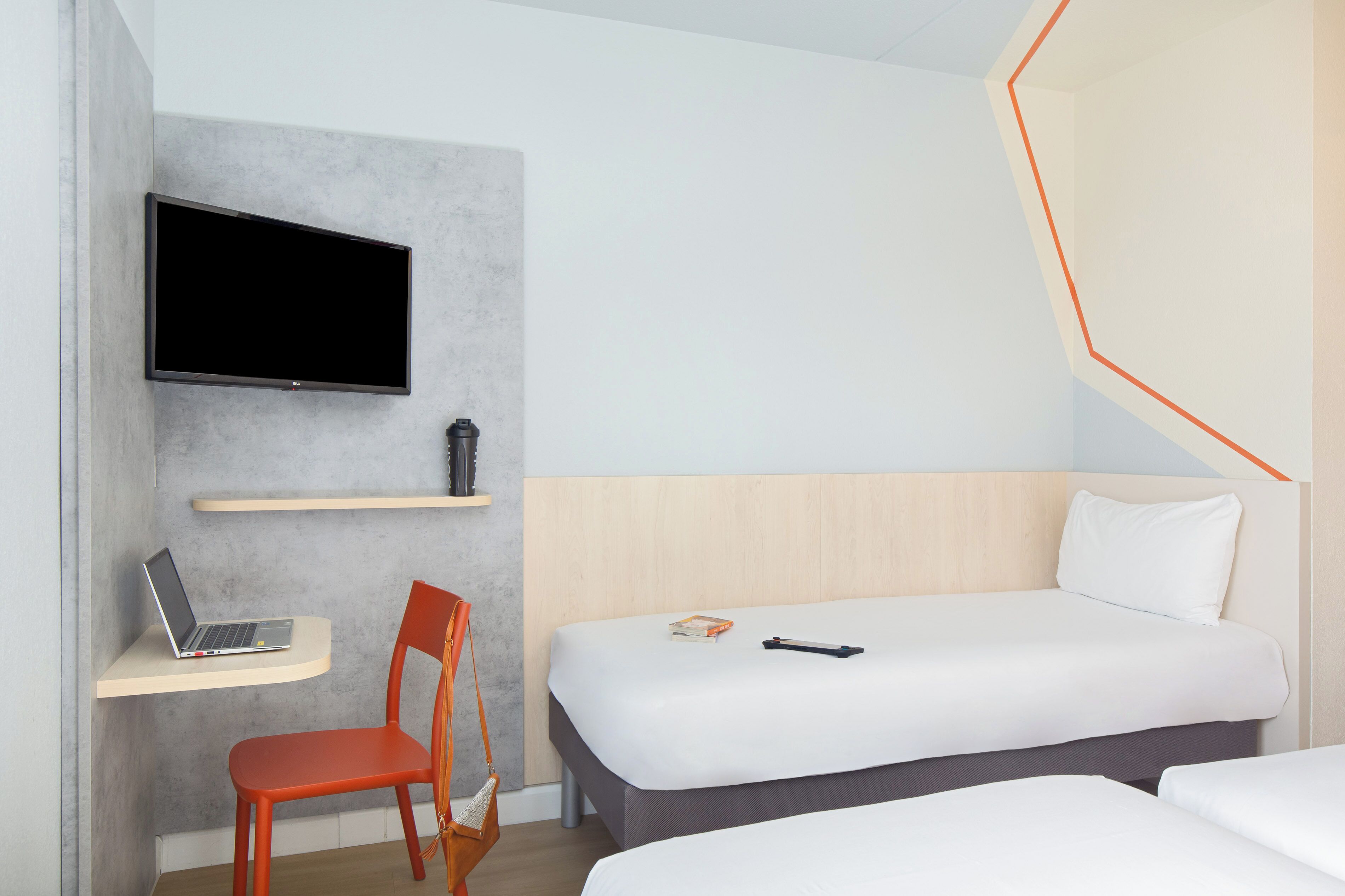 Habitación triple, varias camas | Escritorio, cortinas blackout, insonorización y wifi gratis 