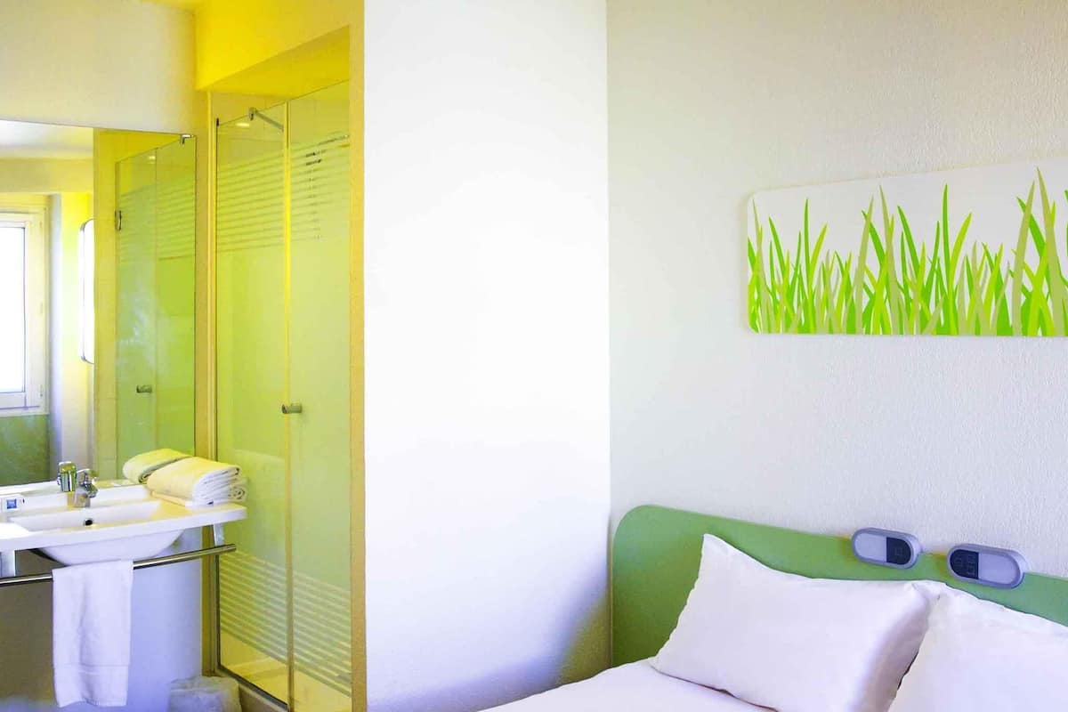 Double Room | Desk, blackout drapes, soundproofing, free WiFi