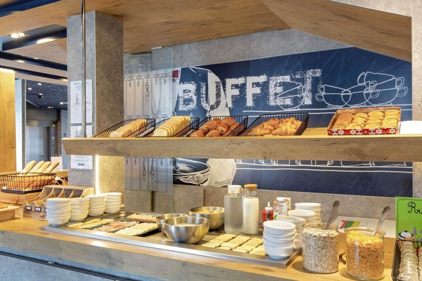 Daily buffet breakfast for a fee