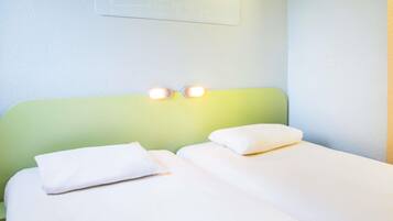 Twin Room, 2 Single Beds | Desk, blackout curtains, free WiFi, bed sheets