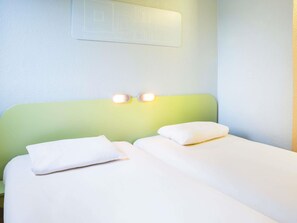 Twin Room, 2 Twin Beds | Desk, blackout drapes, free WiFi, bed sheets
