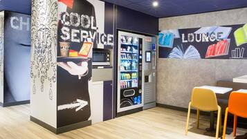 Chambre avec lits jumeaux, 2 lits une place | Bureau, rideaux occultants, Wi-Fi gratuit, draps fournis