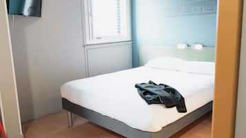 Skrivebord, blendingsgardiner, wi-fi (inkludert) og sengetøy