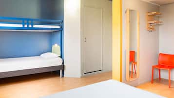 Escritorio, cortinas blackout, wifi gratis y ropa de cama