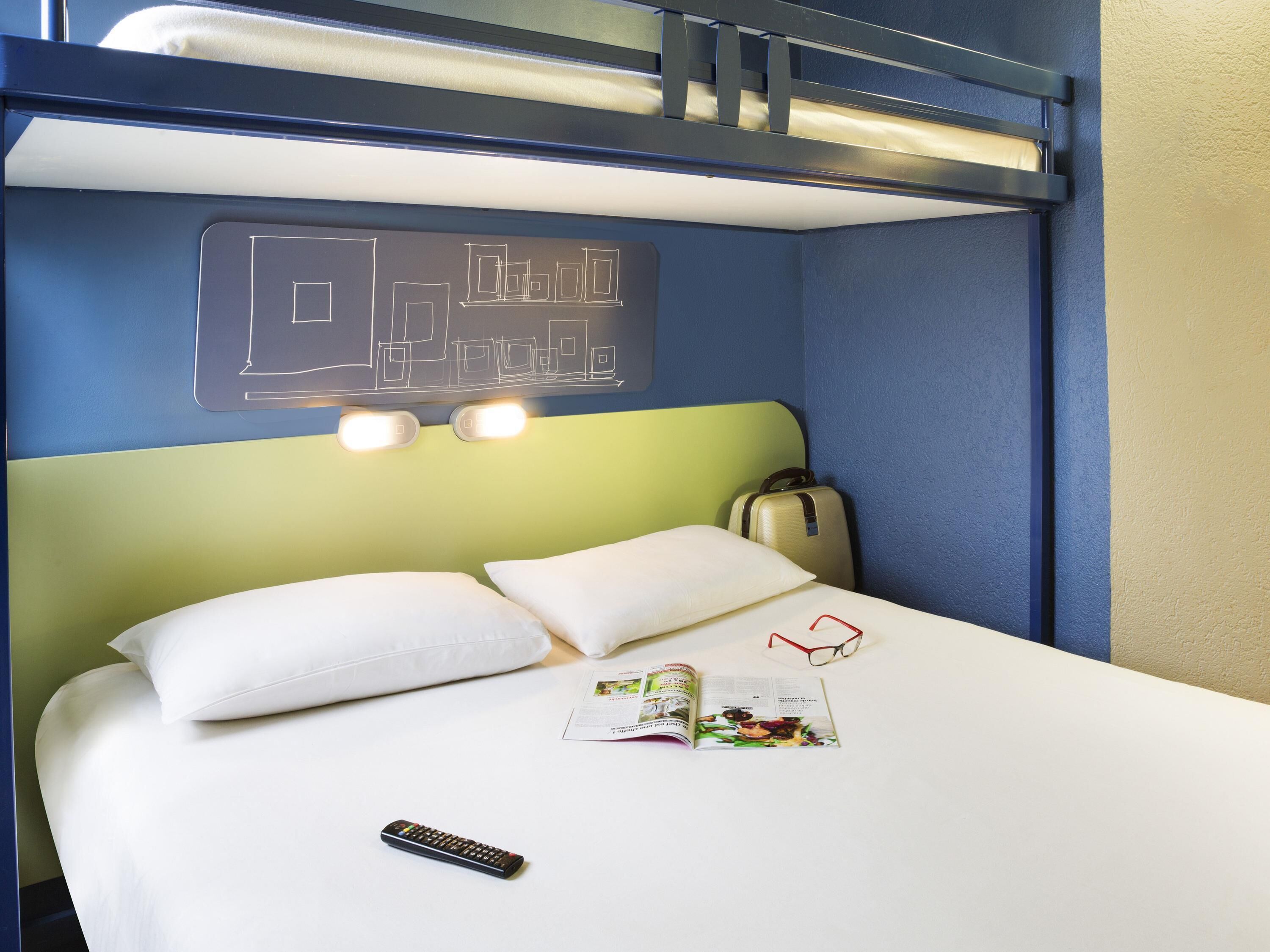 Kamar Triple, Beberapa Tempat Tidur | Meja kerja, tirai kedap cahaya, Wi-Fi gratis, dan seprai linen