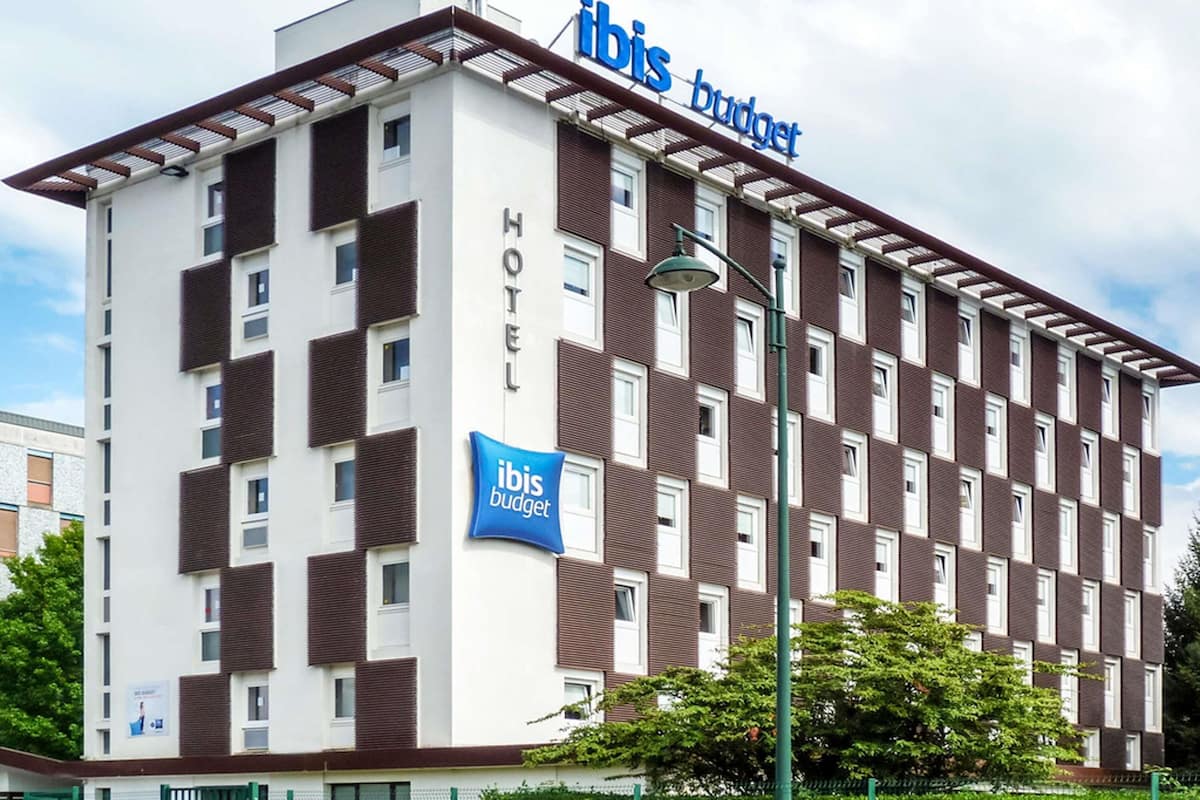 Työpöytä, pimennysverhot, ilmainen Wi-Fi, vuodevaatteet