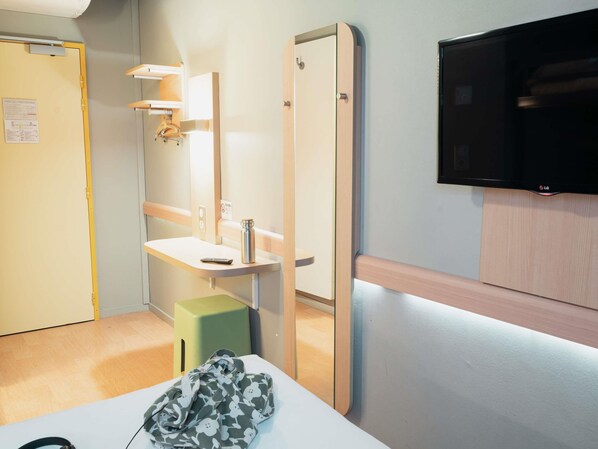 Double Room | Desk, blackout curtains, free WiFi, bed sheets - ibis budget Thonon Les Bains (Thonon-les-Bains)