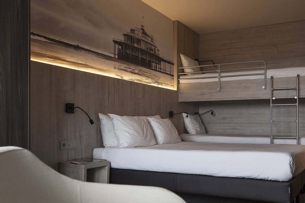 family room, multiple beds | minibar, in-room safe, desk, soundproofing