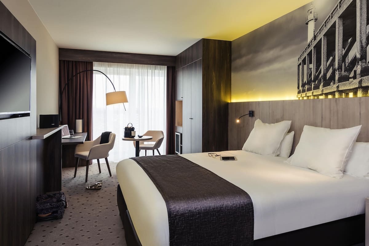 minibar, in-room safe, desk, soundproofing