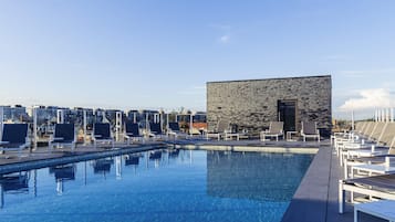 Seasonal outdoor pool, open 9:00 AM to 8:00 PM, pool loungers