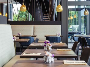 Se ofrece un desayuno bufé (25 EUR por persona)